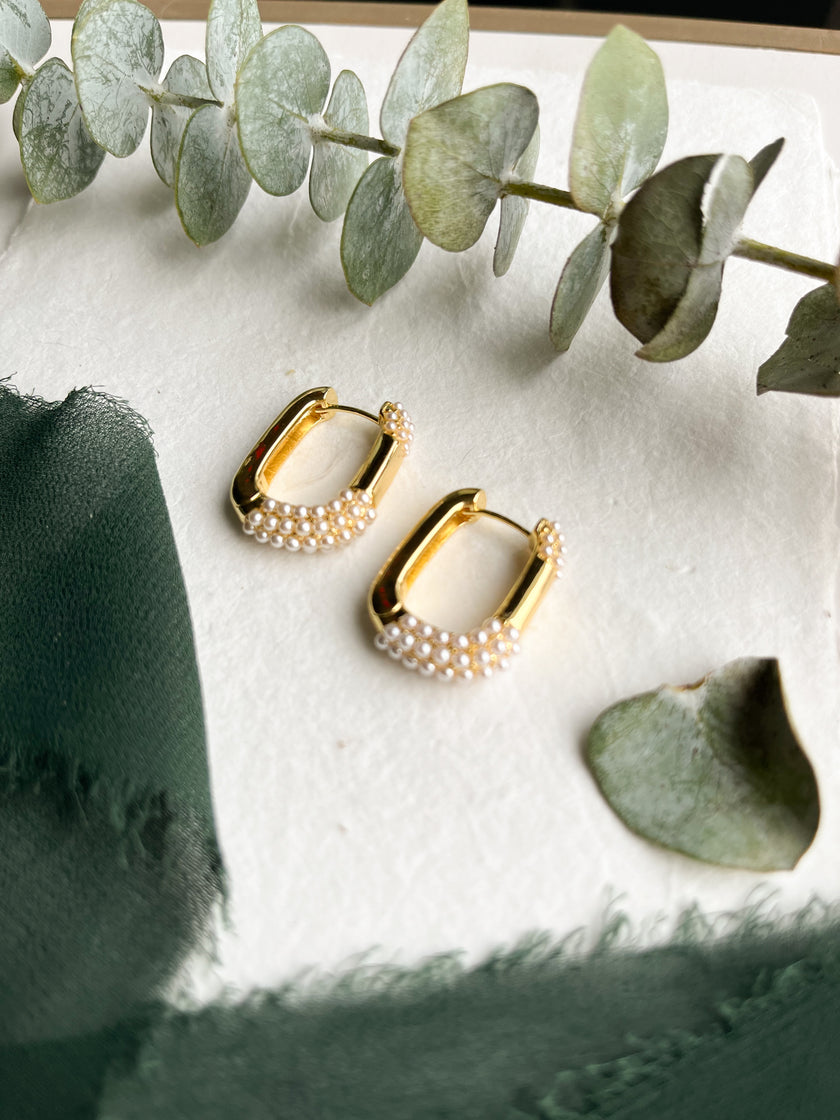 Pearl Oval Hoops