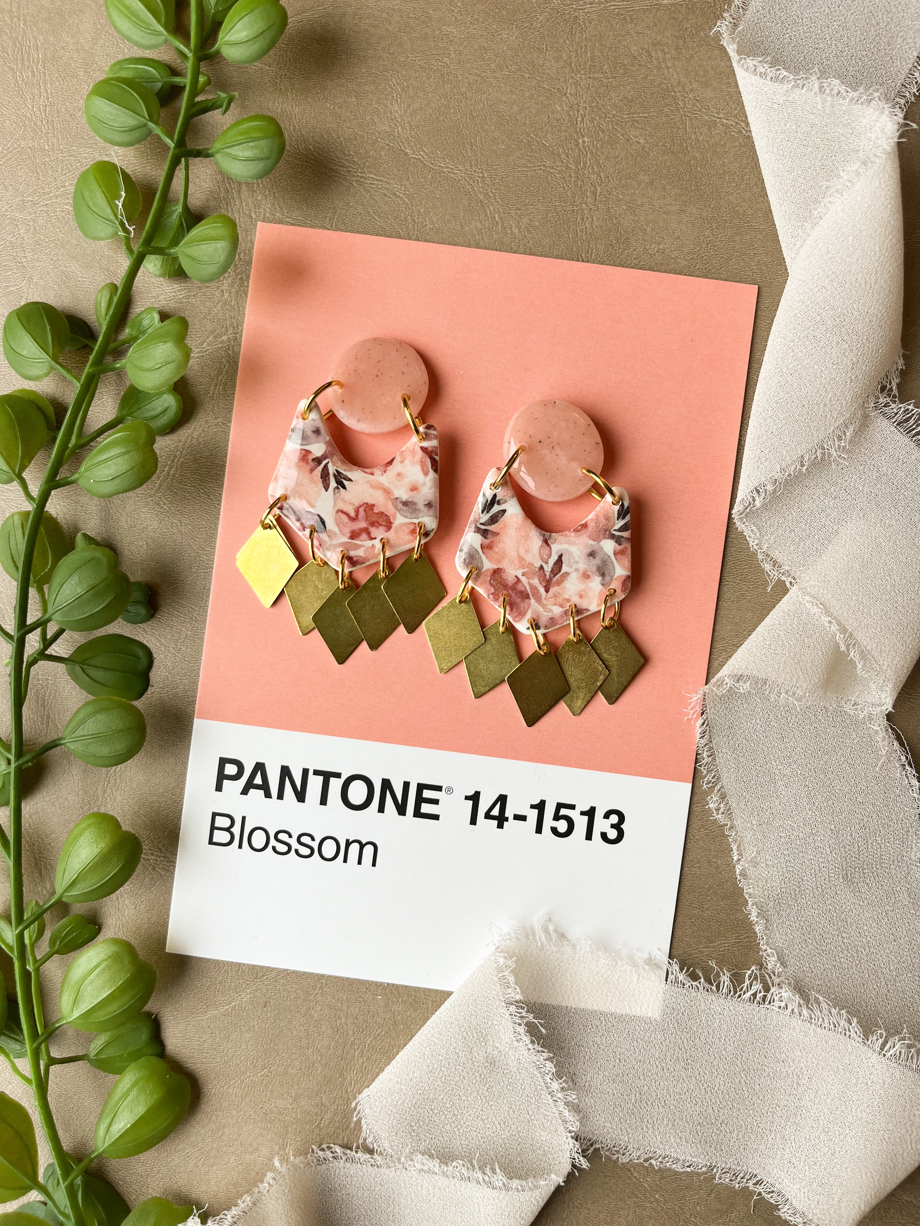 Pantone 14-1513 Blossom
