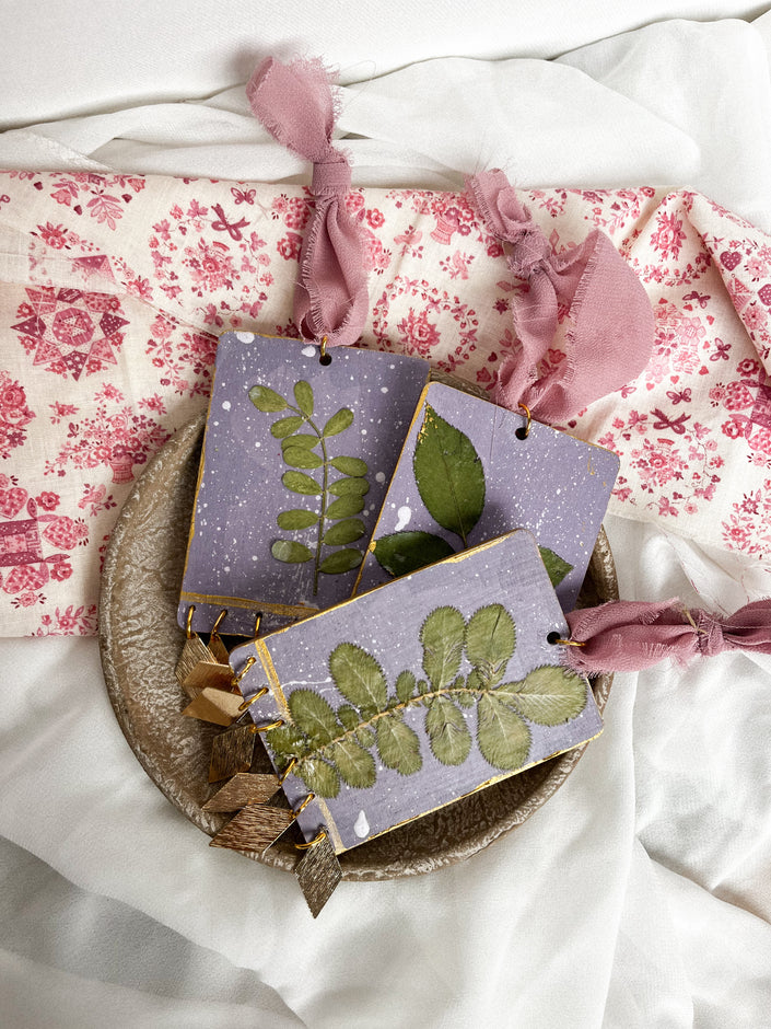 2.5x3.5 Ornament - Lavender Speckle - Pressed Greenery