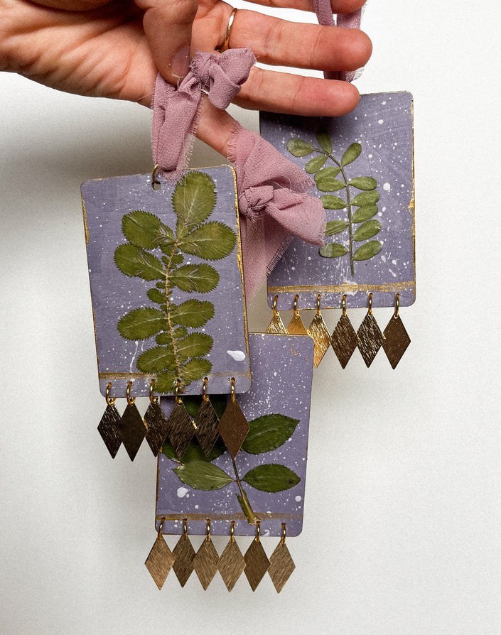 2.5x3.5 Ornament - Lavender Speckle - Pressed Greenery