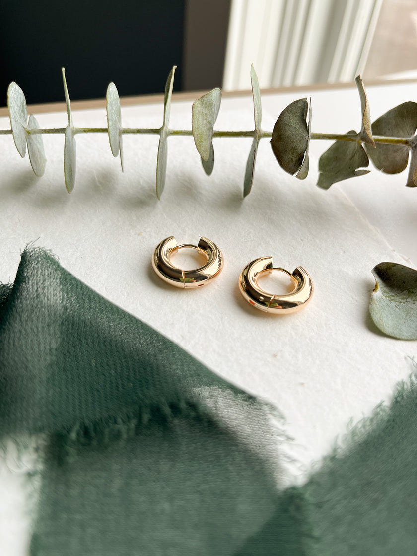 Huggie Hoop - 18k gold plated